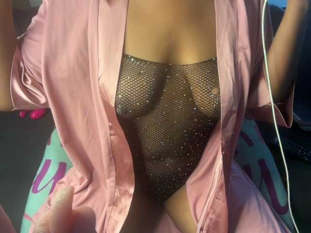 SexyBaddie's BongaCams show and profile