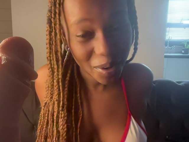 SexyBaddie's BongaCams show and profile