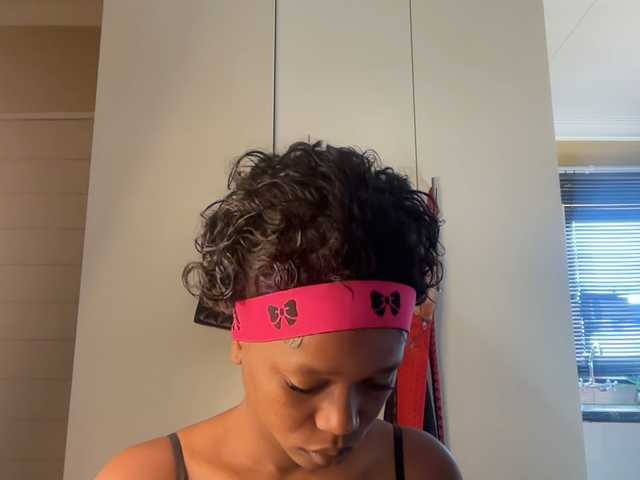 SexyBaddie's BongaCams show and profile