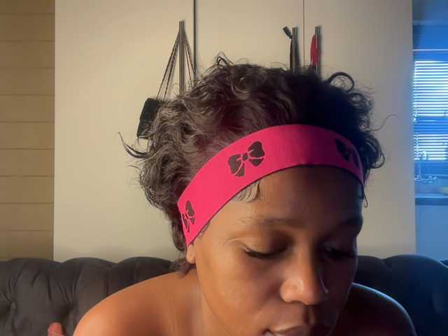 SexyBaddie's BongaCams show and profile