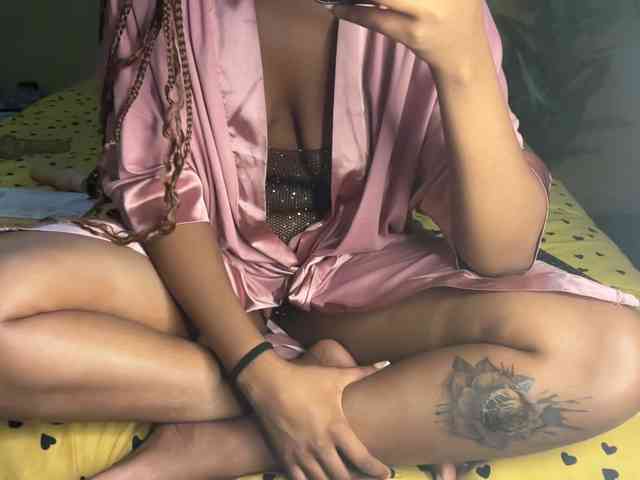 SexyBaddie webcam