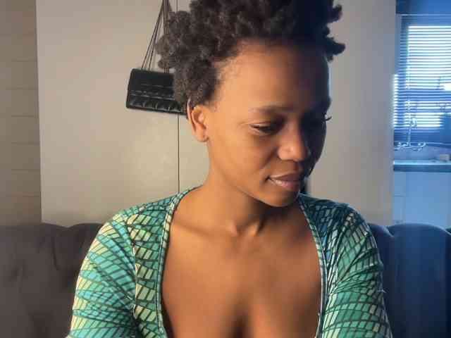 SexyBaddie Live Webcam on BongaCams