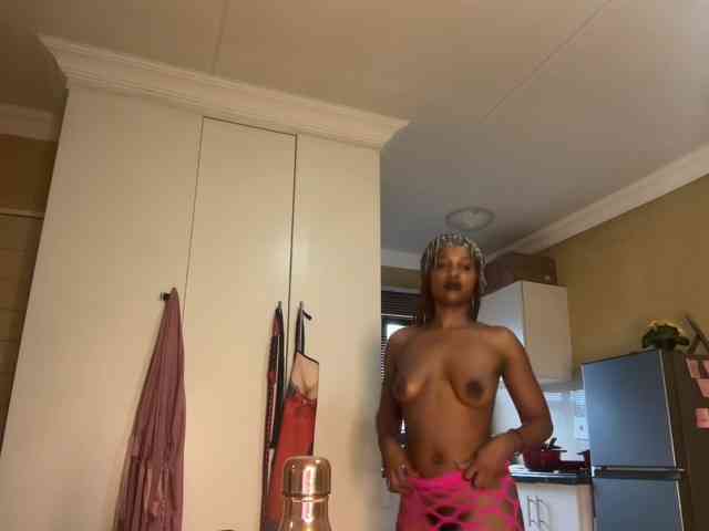 SexyBaddie webcam