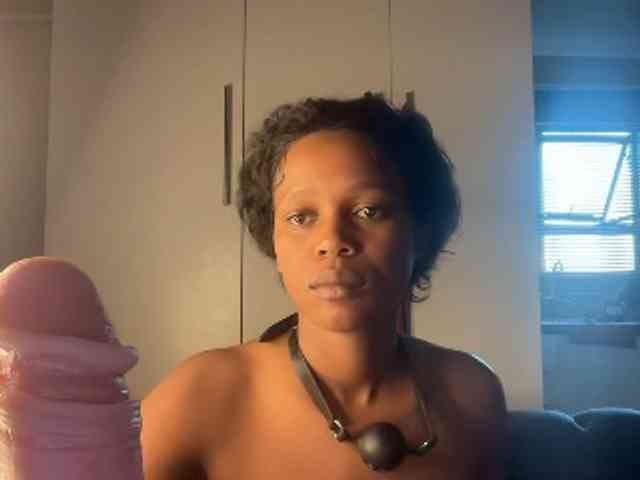 SexyBaddie Live Webcam on BongaCams