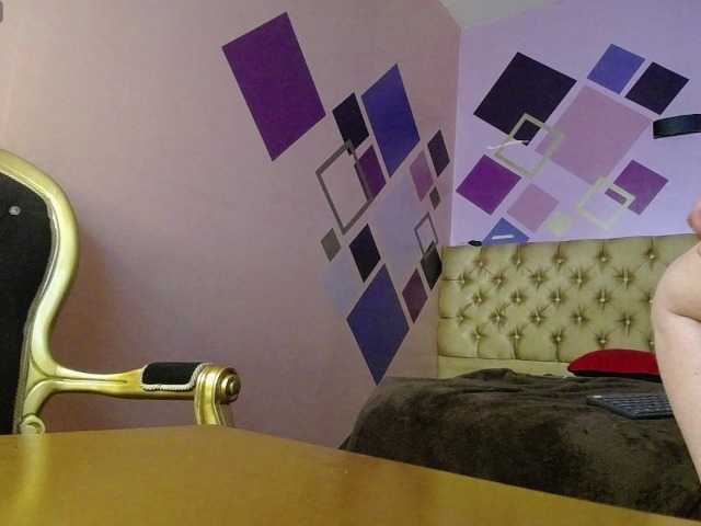  Alanna-Fox- chat room