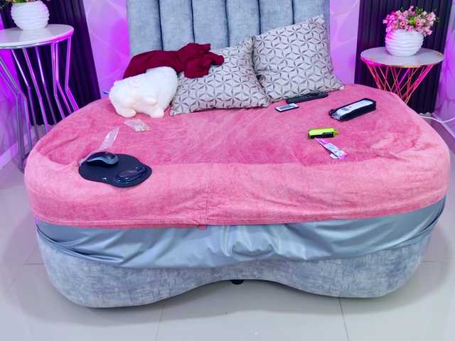 LiaTeylor's BongaCams show and profile