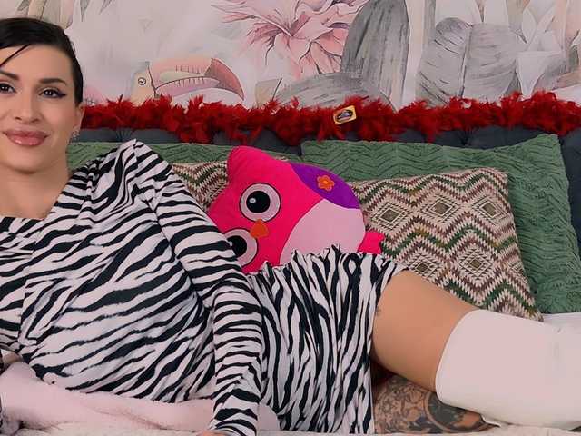 GoldCherry7's BongaCams show and profile