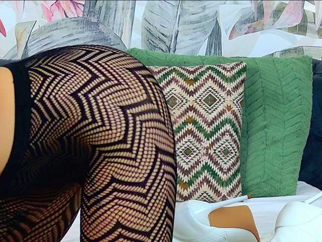 GoldCherry7's BongaCams show and profile