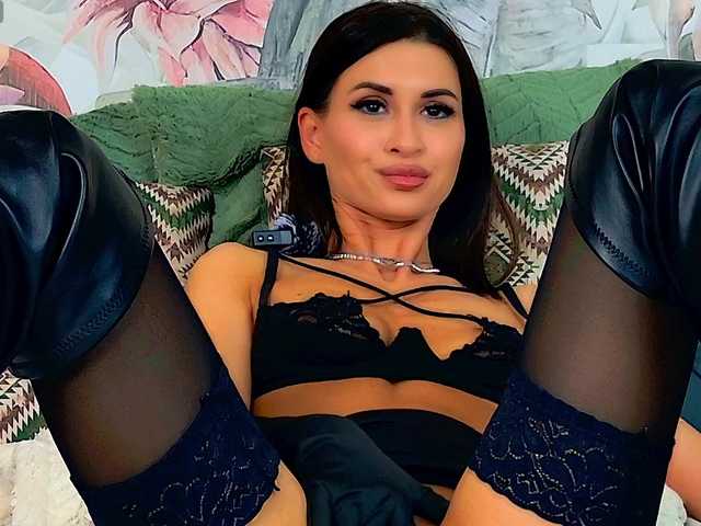 GoldCherry7's BongaCams show and profile