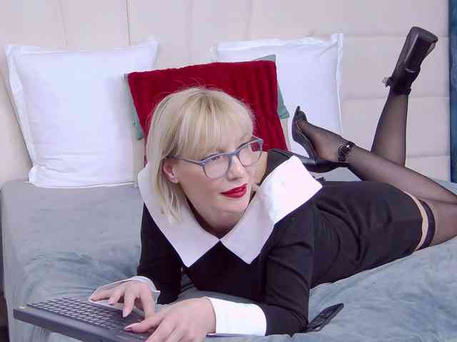 LoreneMoonlight Live Webcam on BongaCams