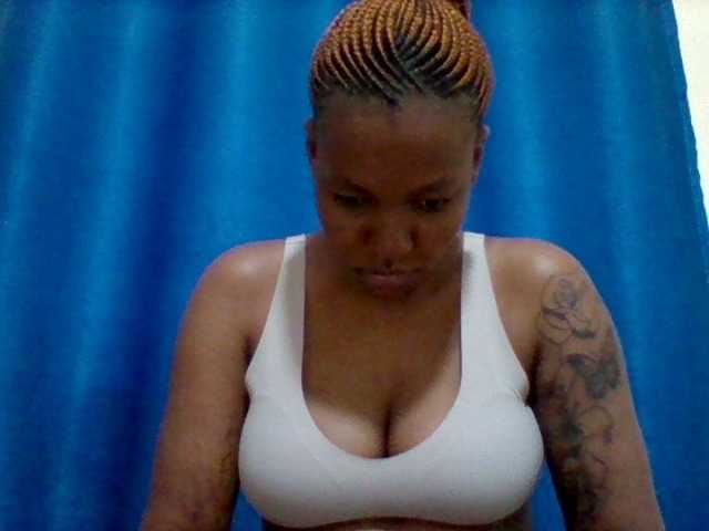 Sexyapple2002 Live Cam on BongaCams