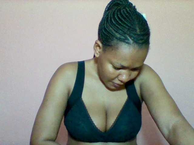 Sexyapple2002 webcam bongacams model stream image