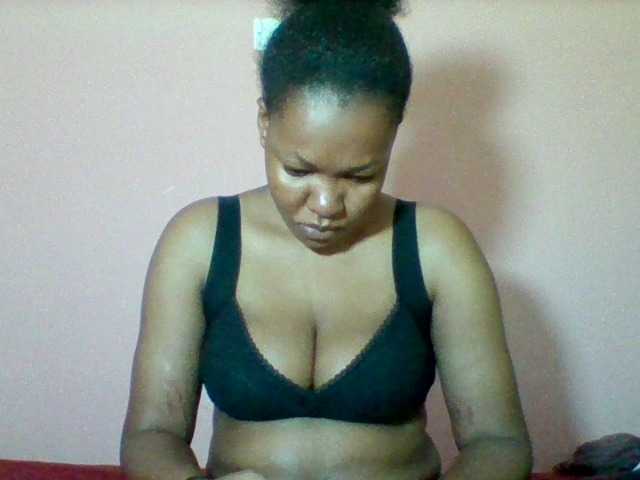 Sexyapple2002 webcam bongacams model stream image