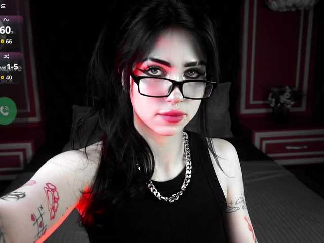 le modèle JuicyJess est en webcam porno dans un show sur le site bongacams, il possède les tags suivants: White/Caucasian,Brunette,Shaved