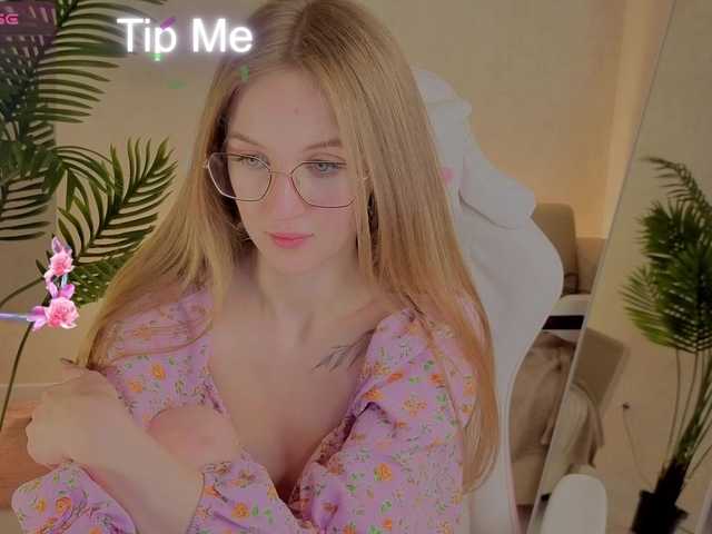  Kiana-White chat room