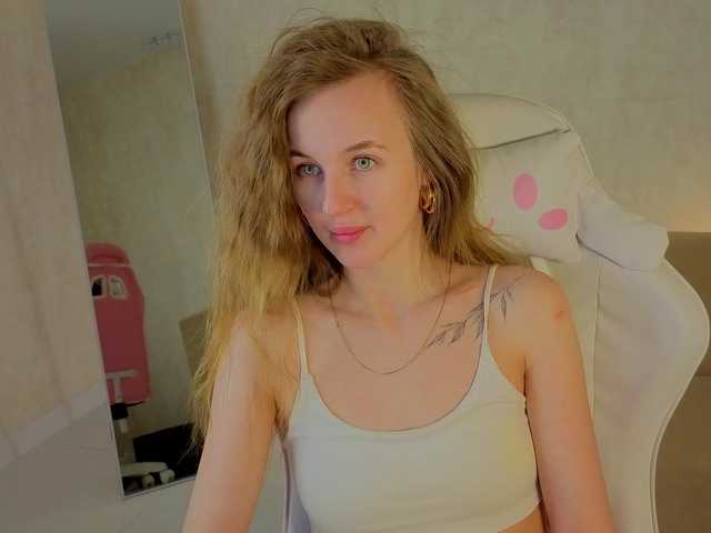 Kiana-White's BongaCams show and profile
