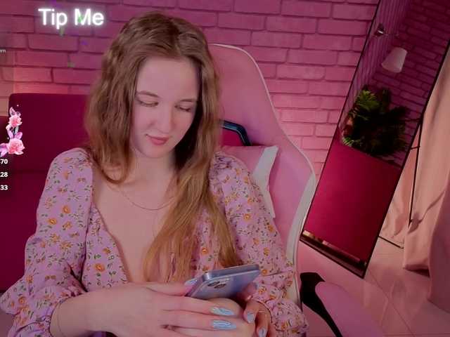 Kiana-White's BongaCams show and profile