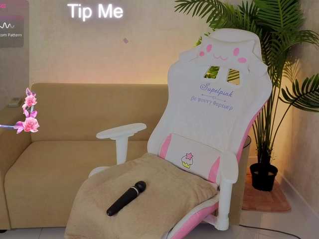 Kiana-White's BongaCams show and profile