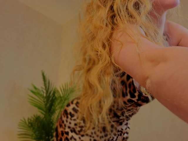 Kiana-White's BongaCams show and profile