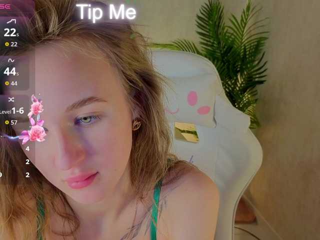 Kiana-White's BongaCams show and profile