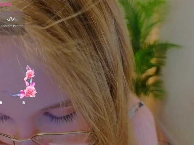 Kiana-White's BongaCams show and profile