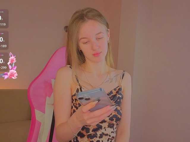 Kiana-White's BongaCams show and profile