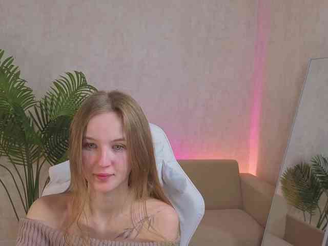 Kiana-White webcam