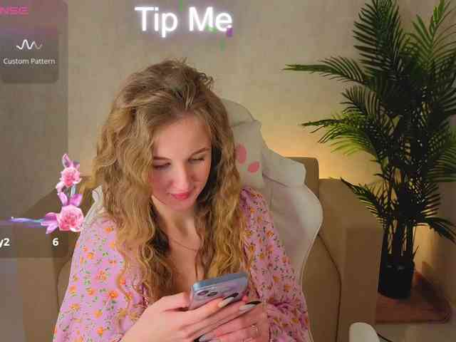 Kiana-White Live Webcam on BongaCams