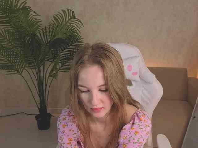 Kiana-White webcam