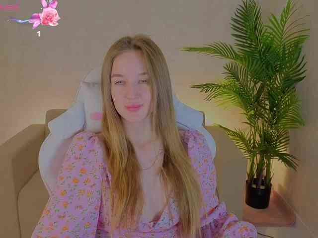 Kiana-White webcam