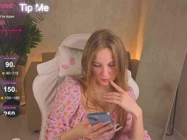 Kiana-White webcam