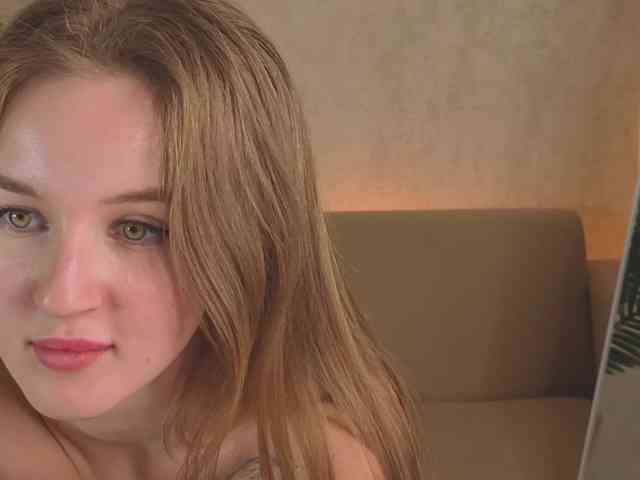 Kiana-White webcam