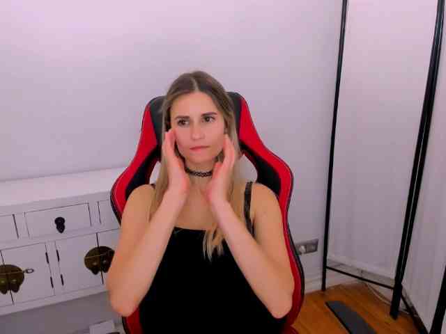 CatrinGood Live Webcam on BongaCams
