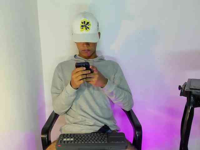 Kamadeva4 Live Webcam on BongaCams