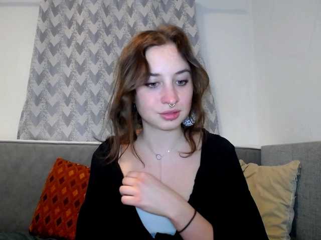 AdalynGlow's BongaCams show and profile