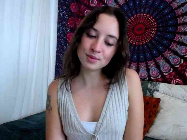 AdalynGlow webcam