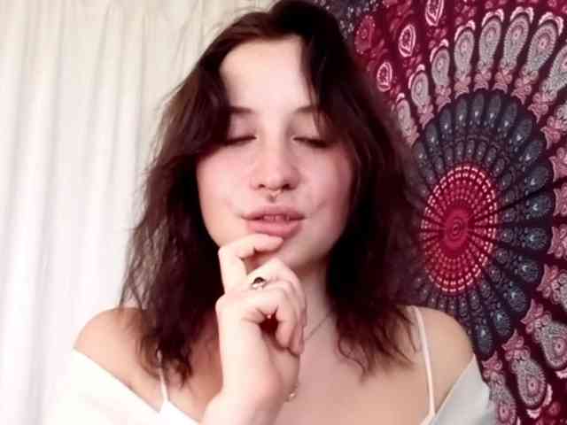 AdalynGlow webcam