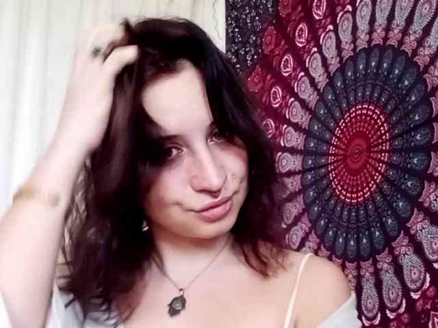 AdalynGlow webcam