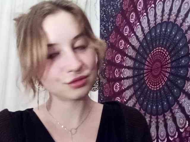 AdalynGlow webcam