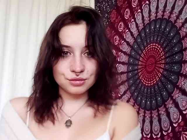 AdalynGlow webcam