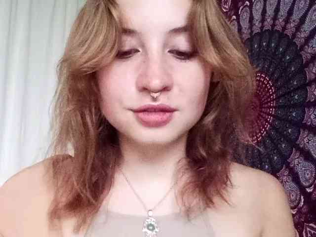 AdalynGlow webcam