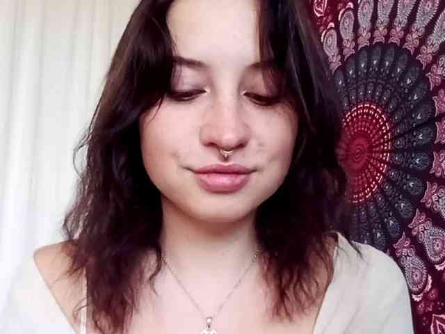 AdalynGlow webcam