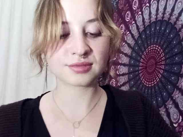 AdalynGlow webcam