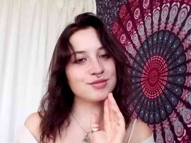 AdalynGlow webcam