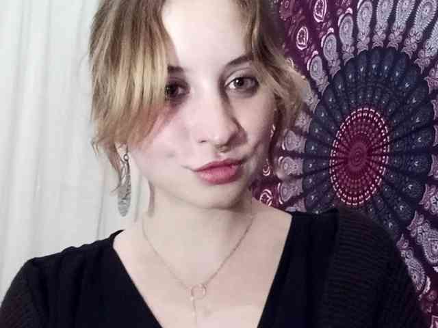 AdalynGlow webcam