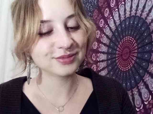AdalynGlow webcam