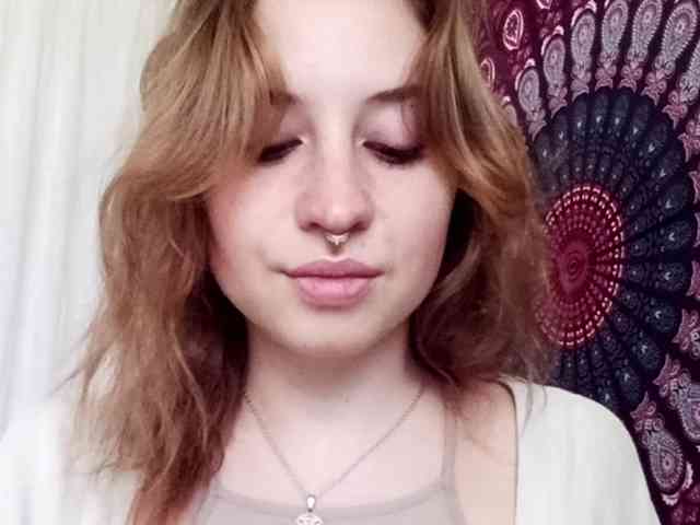 AdalynGlow webcam