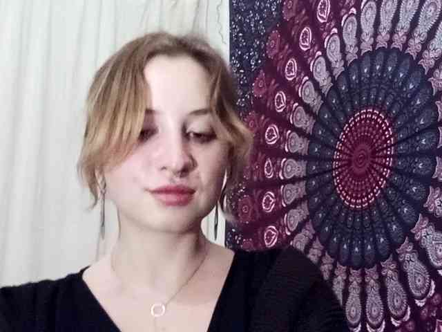 AdalynGlow webcam