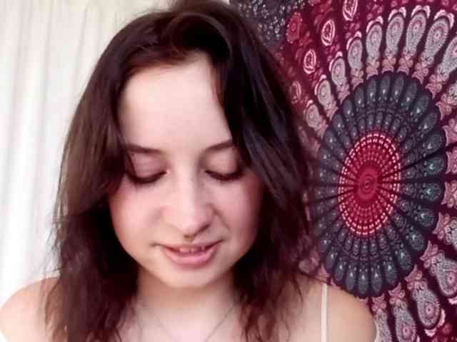 AdalynGlow webcam