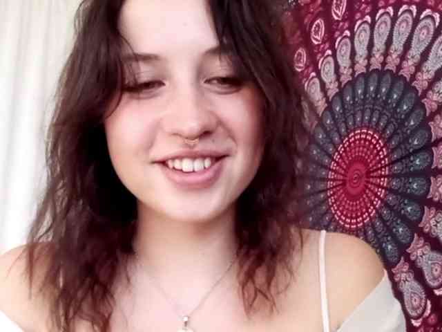 AdalynGlow webcam
